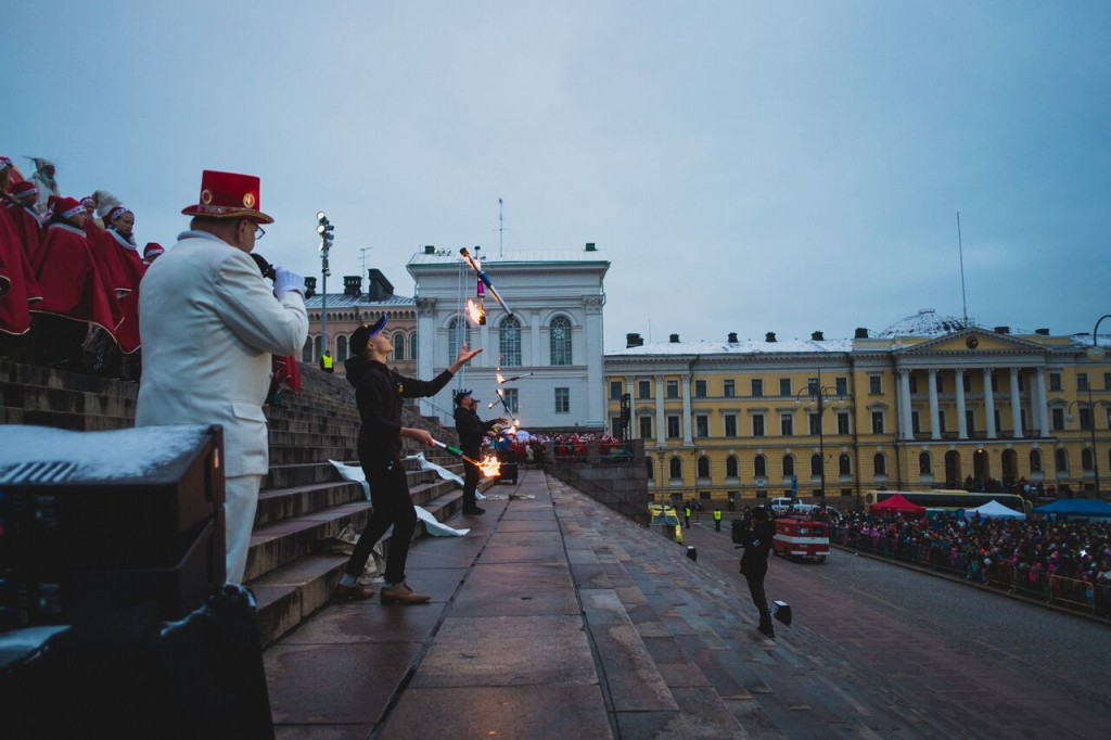 Edessä Tuomas joka esiintyy ensikertaa tulilla!